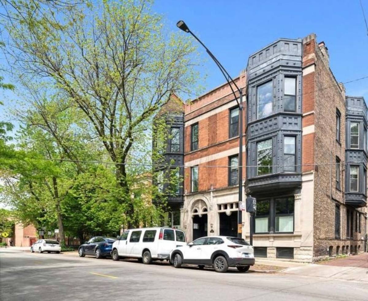 Condo for rent at 714 W Webster Ave, Chicago, IL 60614