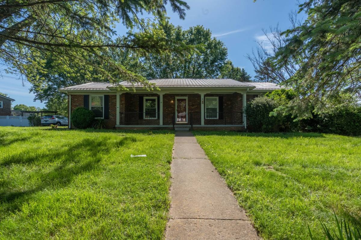 House for rent at 1011 Westminister Dr, Johnson City, TN 37604
