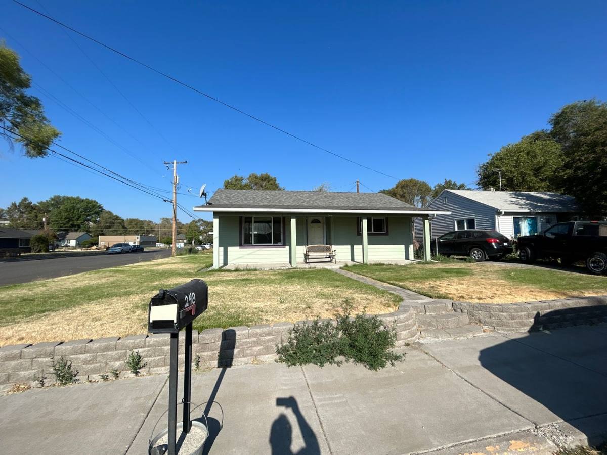 House for rent at 248 SE 9th St, Madras, OR 97741
