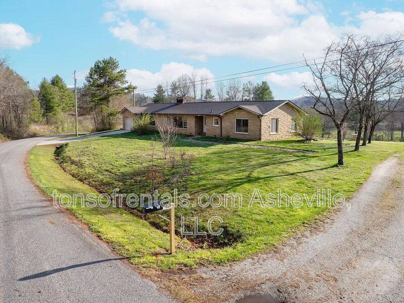 House for rent at 411 Old Country Home Rd, Brevard, NC 28712