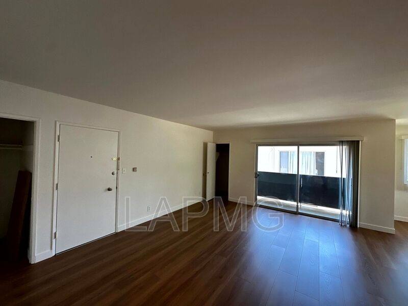 Apartment for rent at 121 N Hillcrest Blvd #11, Inglewood, CA 90301