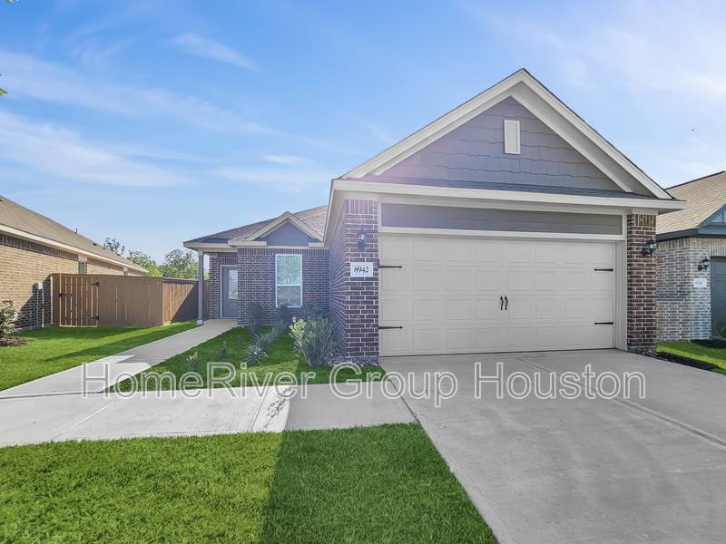 House for rent at 8942 Ice Quartz Dr, Rosharon, TX 77583