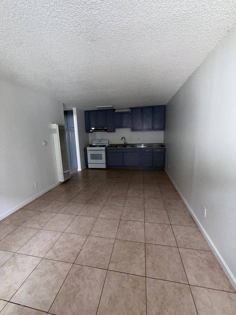 Apartment for rent at 6101 Clybourn, North Hollywood, CA 91606
