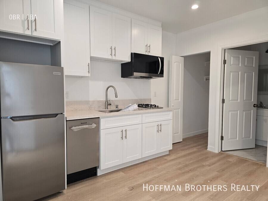 Apartment for rent at 3721 Mentone Ave #9A, Los Angeles, CA 90034