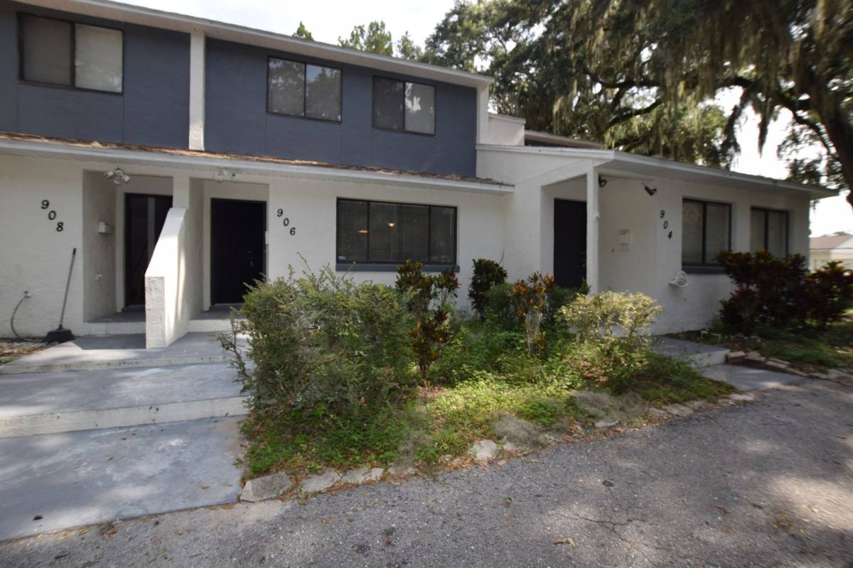 Townhouse for rent at 908 Sumter St, Leesburg, FL 34748