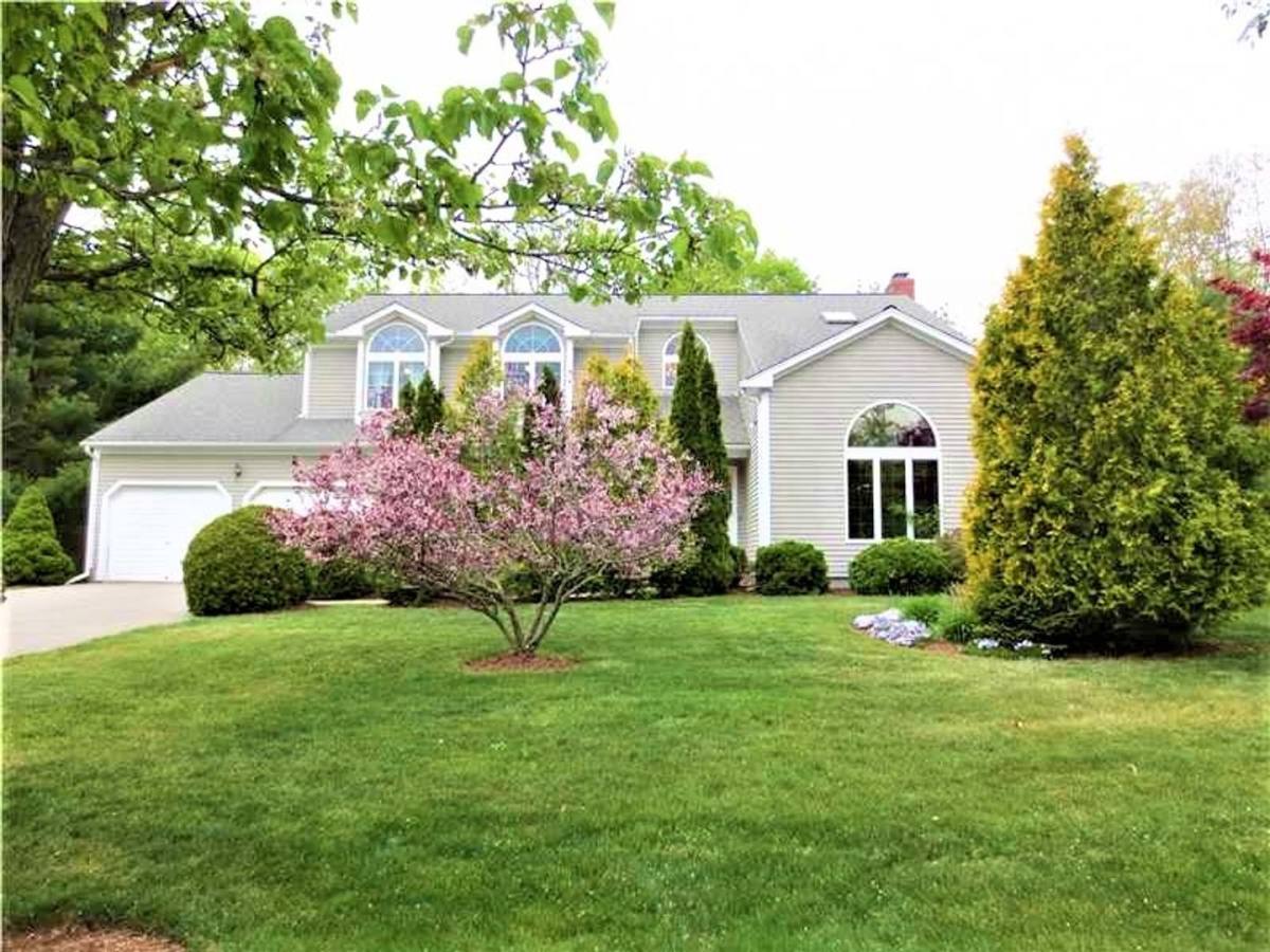 House for rent at 8 Saint Andrews Way, Barrington, RI 02806