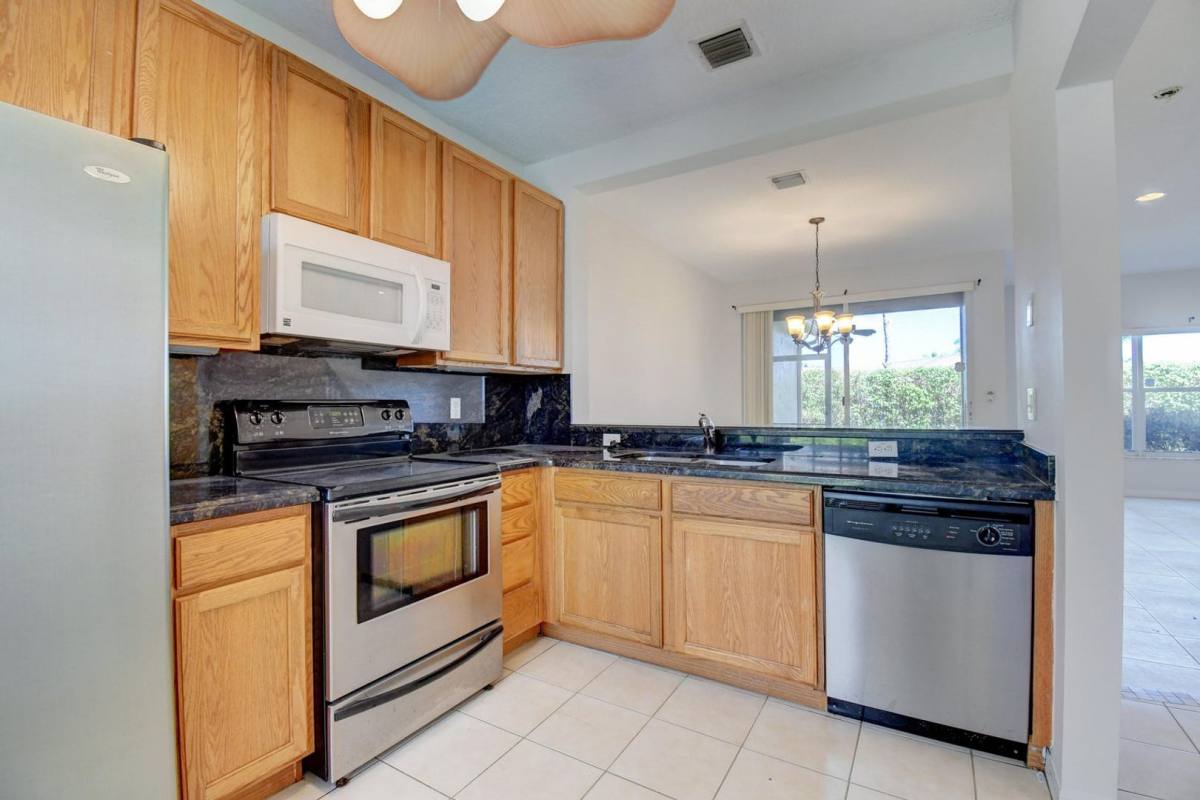 Townhouse for rent at 6414 Park Lake Circle, Boynton Beach, FL 33437