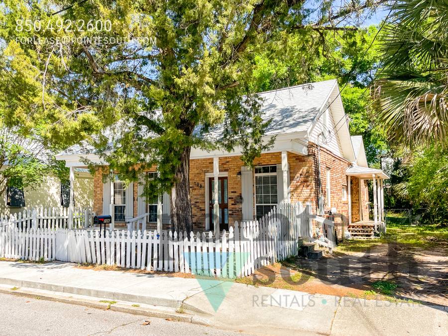 House for rent at 106 W Wright St, Pensacola, FL 32501