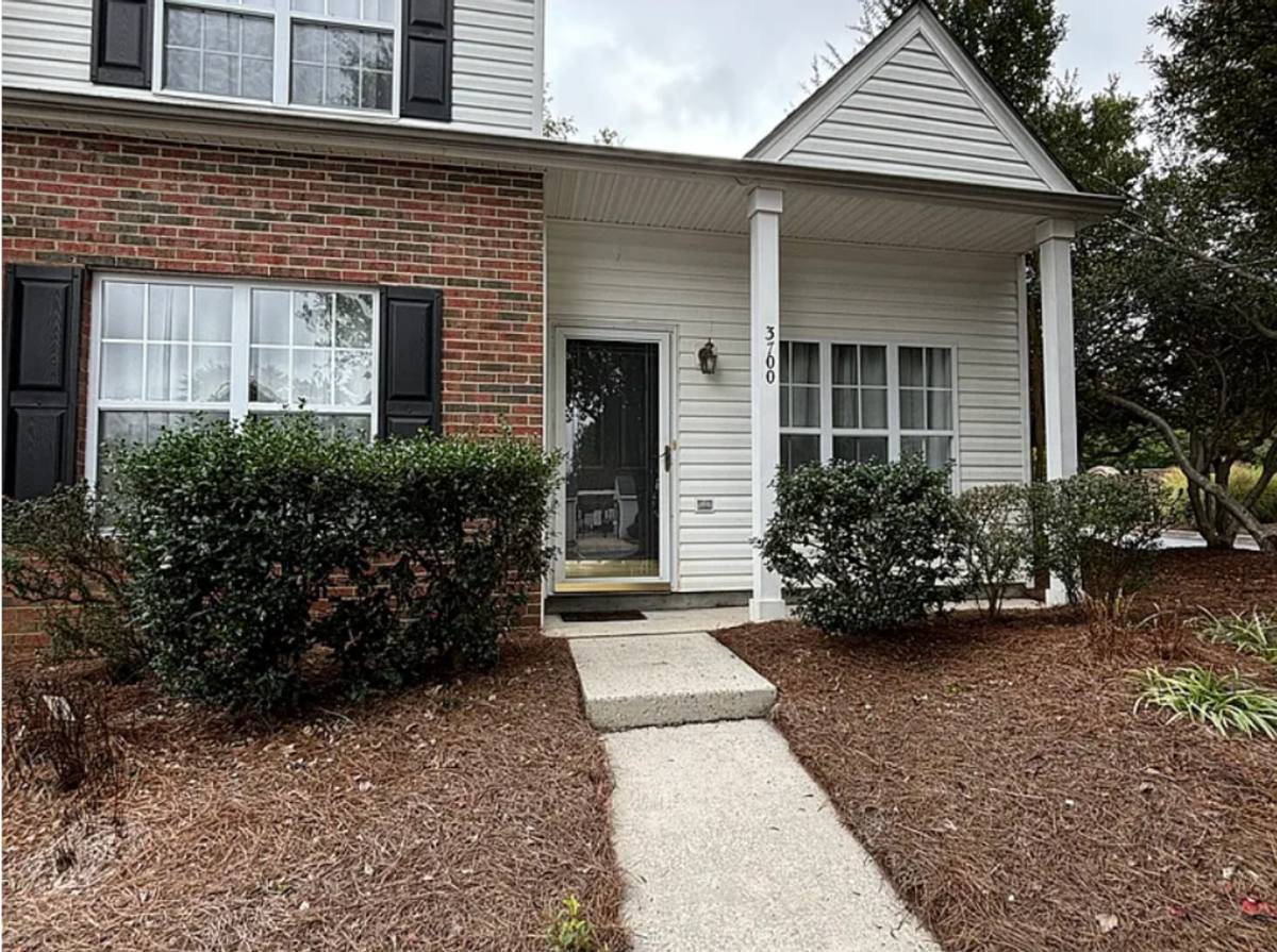 Townhouse for rent at 3700 Winborne Lane, Greensboro, NC 27410