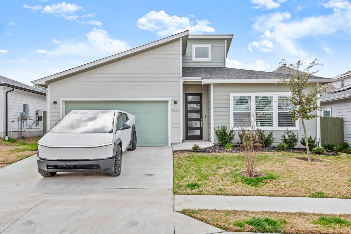 House for rent at 9825 Evening Canopy Dr, Manor, TX 78653
