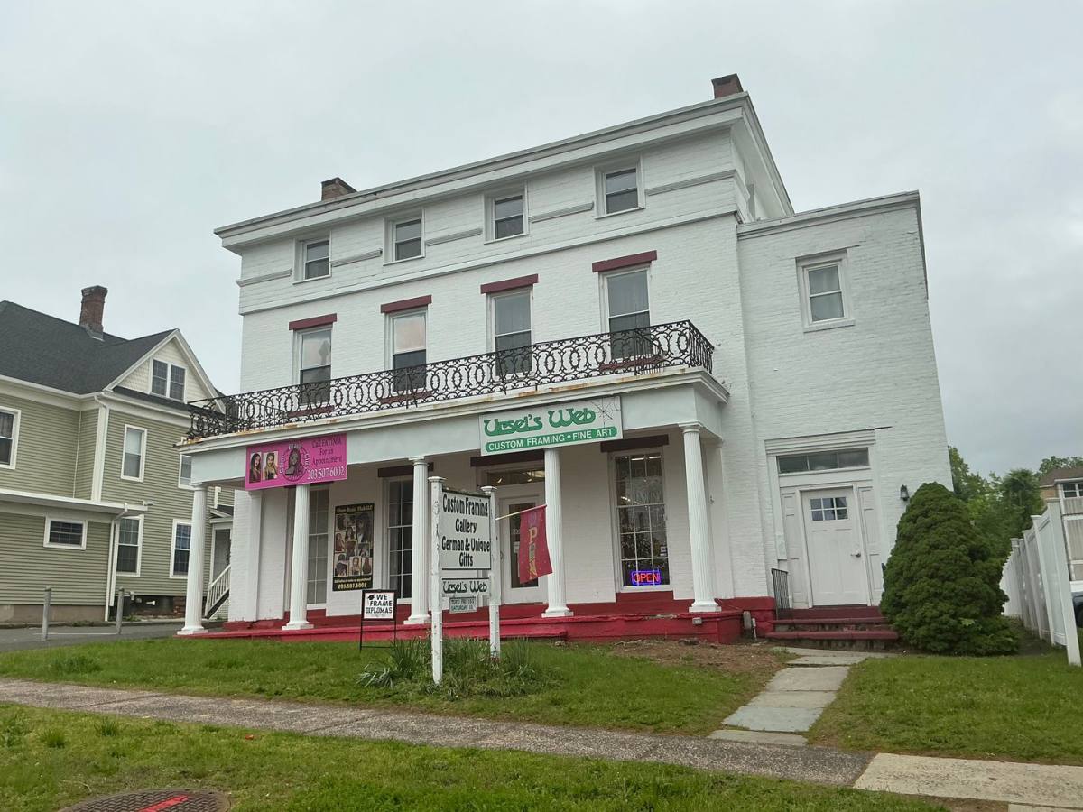 Apartment for rent at 138-140 Washington St, Middletown, CT 06457