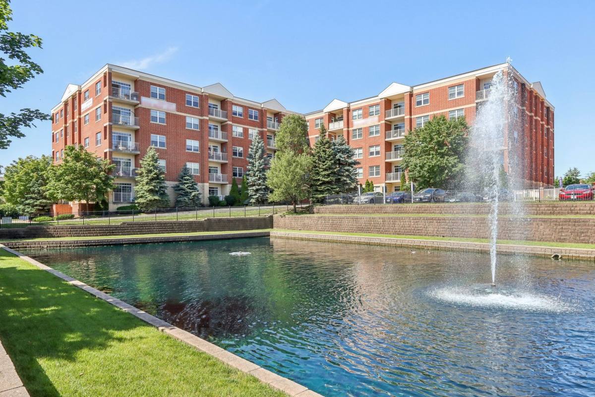 Apartment for rent at 2 Itasca Place, Itasca, IL 60143