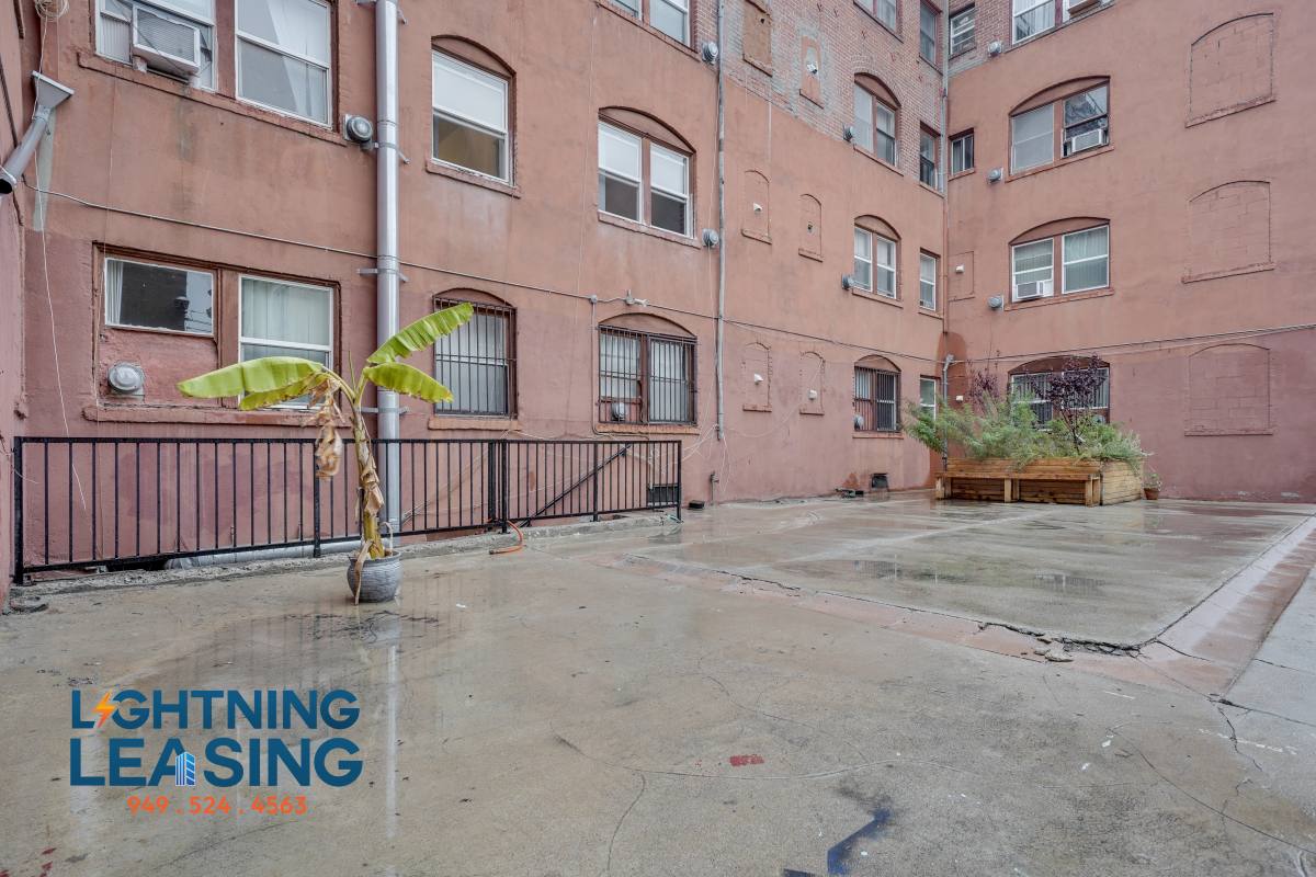 Apartment for rent at 1520 S Wilton Place #114D, Los Angeles, CA 90019