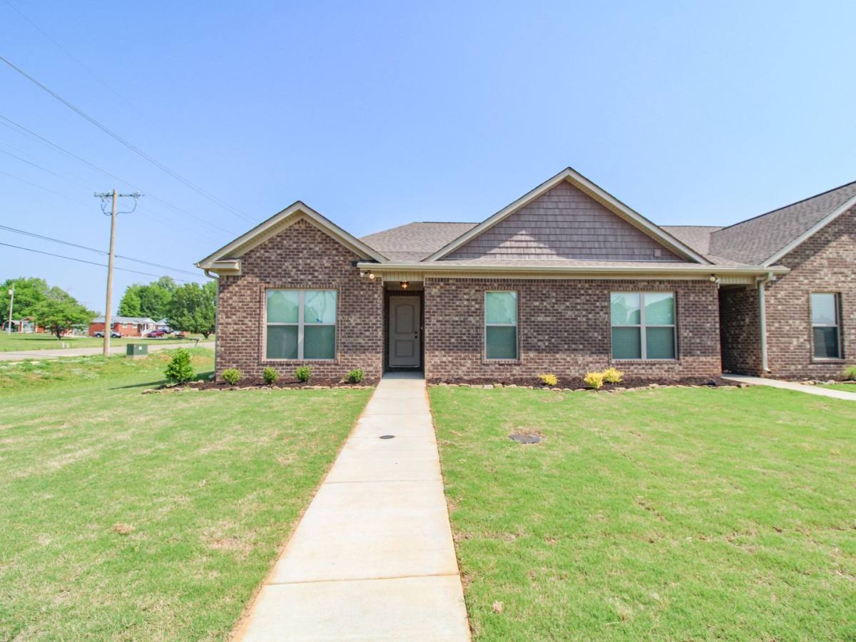 Townhouse for rent at 18269 Mae Circle, Athens, AL 35611
