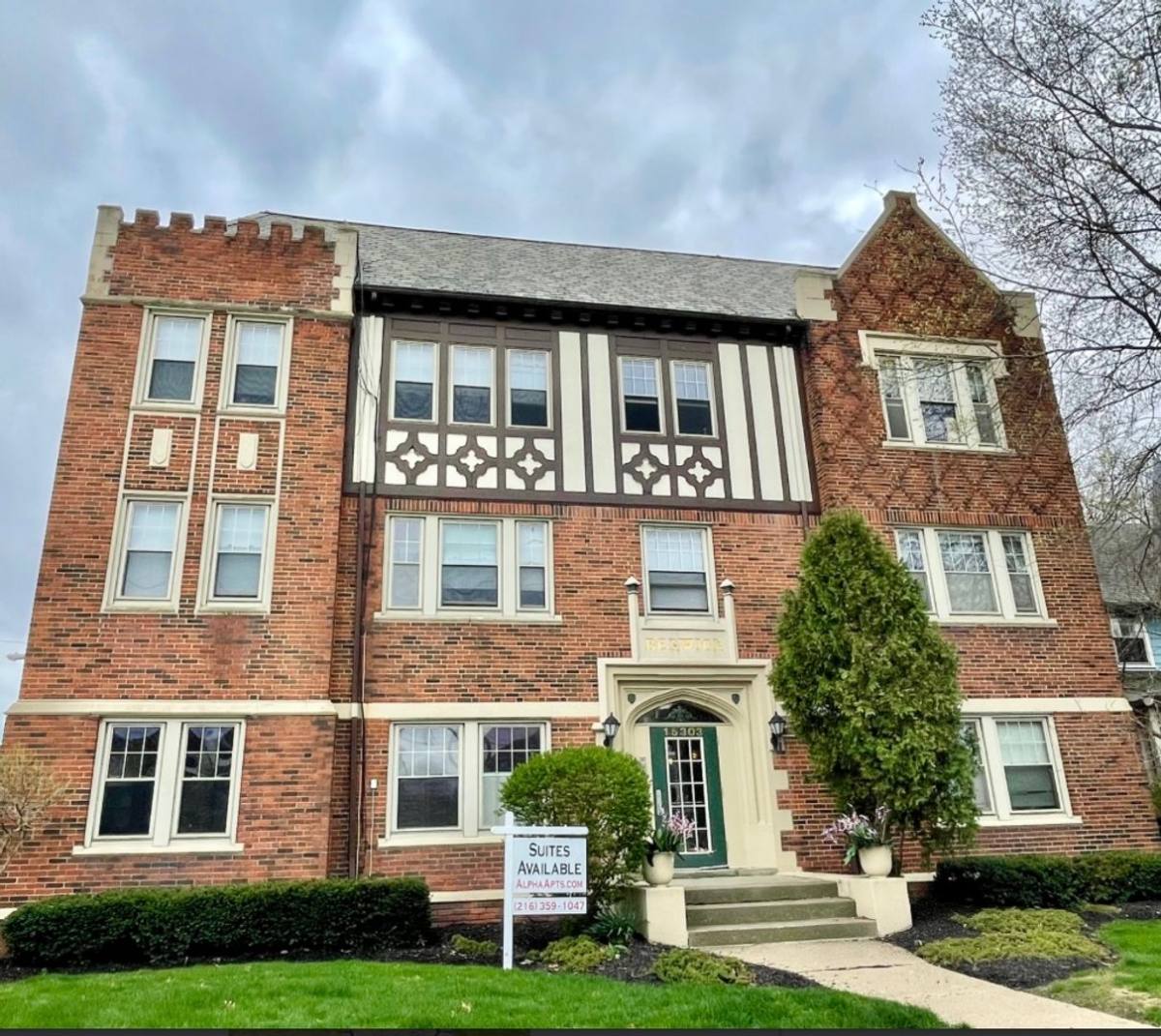 Apartment for rent at 15303 Clifton Blvd, Lakewood, OH 44107