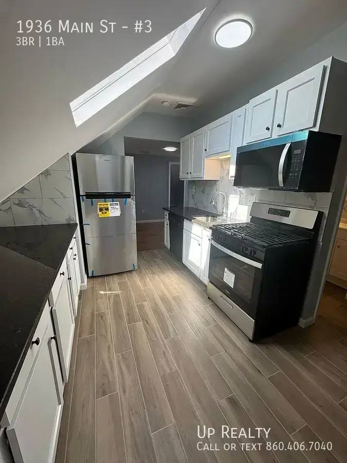 House for rent at 1936 Main St #3, Stratford, CT 06615