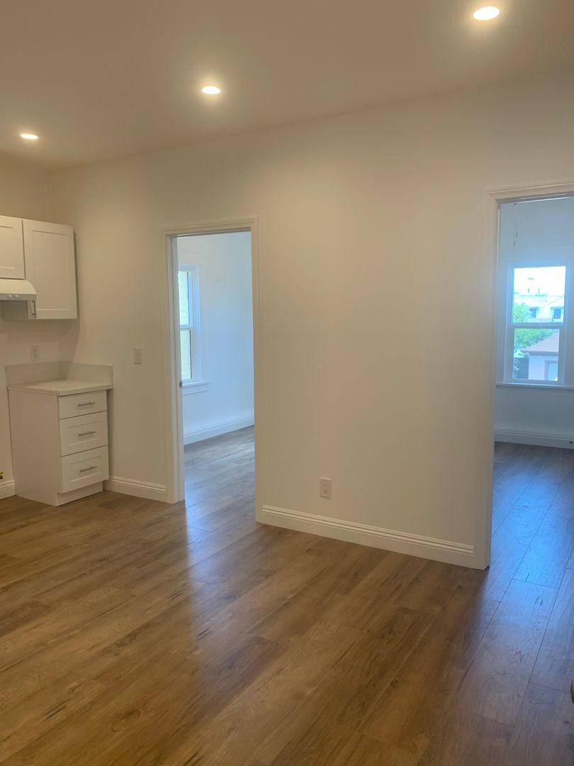 Apartment for rent at 1370-1390 W 20th St, Los Angeles, CA 90007