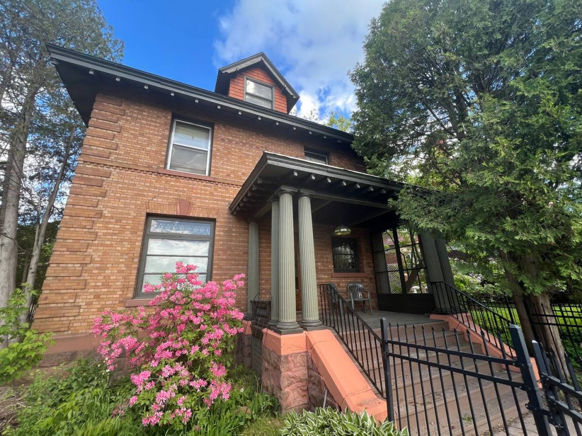 Apartment for rent at 1621 E Superior St #2B, Duluth, MN 55812