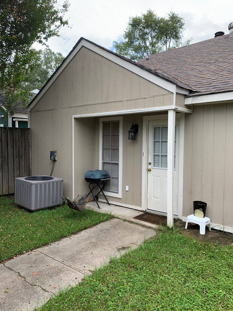 Townhouse for rent at 11070 Red Oak Dr, Baton Rouge, LA 70815