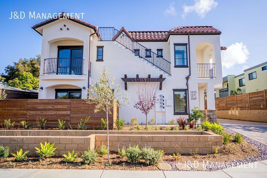 Townhouse for rent at 1371 N Vulcan Ave, Encinitas, CA 92024