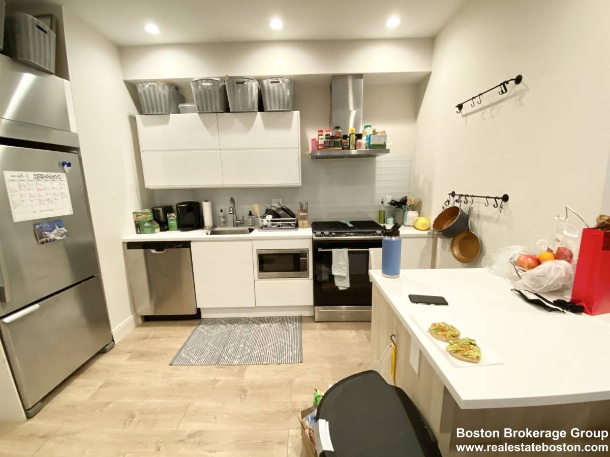 House for rent at 118 Buttonwood St #1, Dorchester, MA 02125