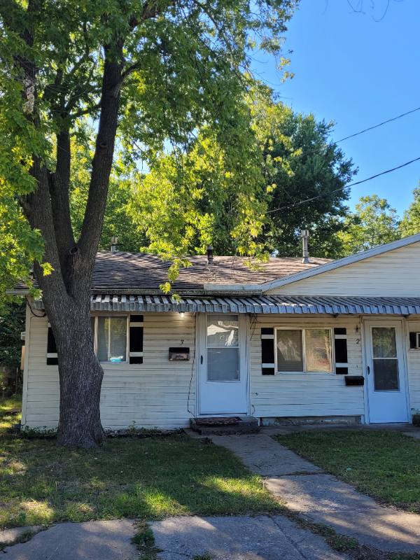 Apartment for rent at 725 S Washington #3, Aurora, MO 65605