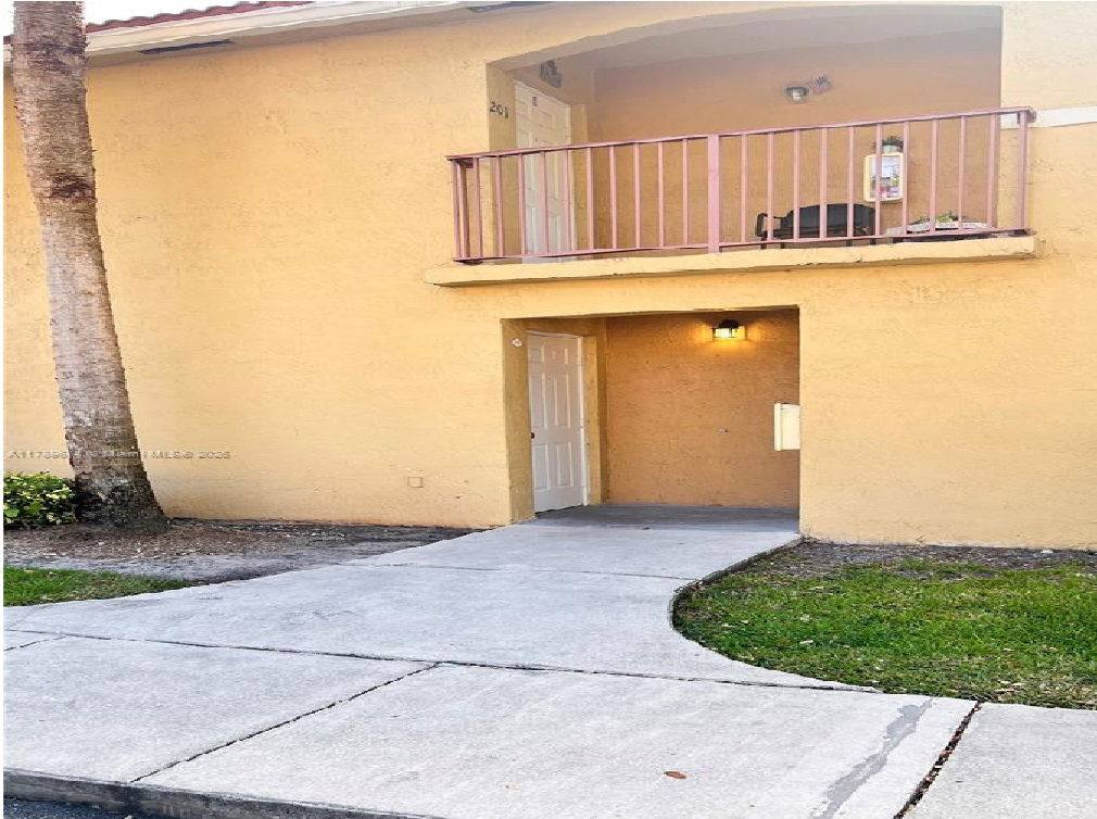 Condo for rent at 7820 NW 7th St #101, Hollywood, FL 33024