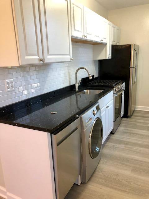 Apartment for rent at 919 W Waveland Ave, Chicago, IL 60613