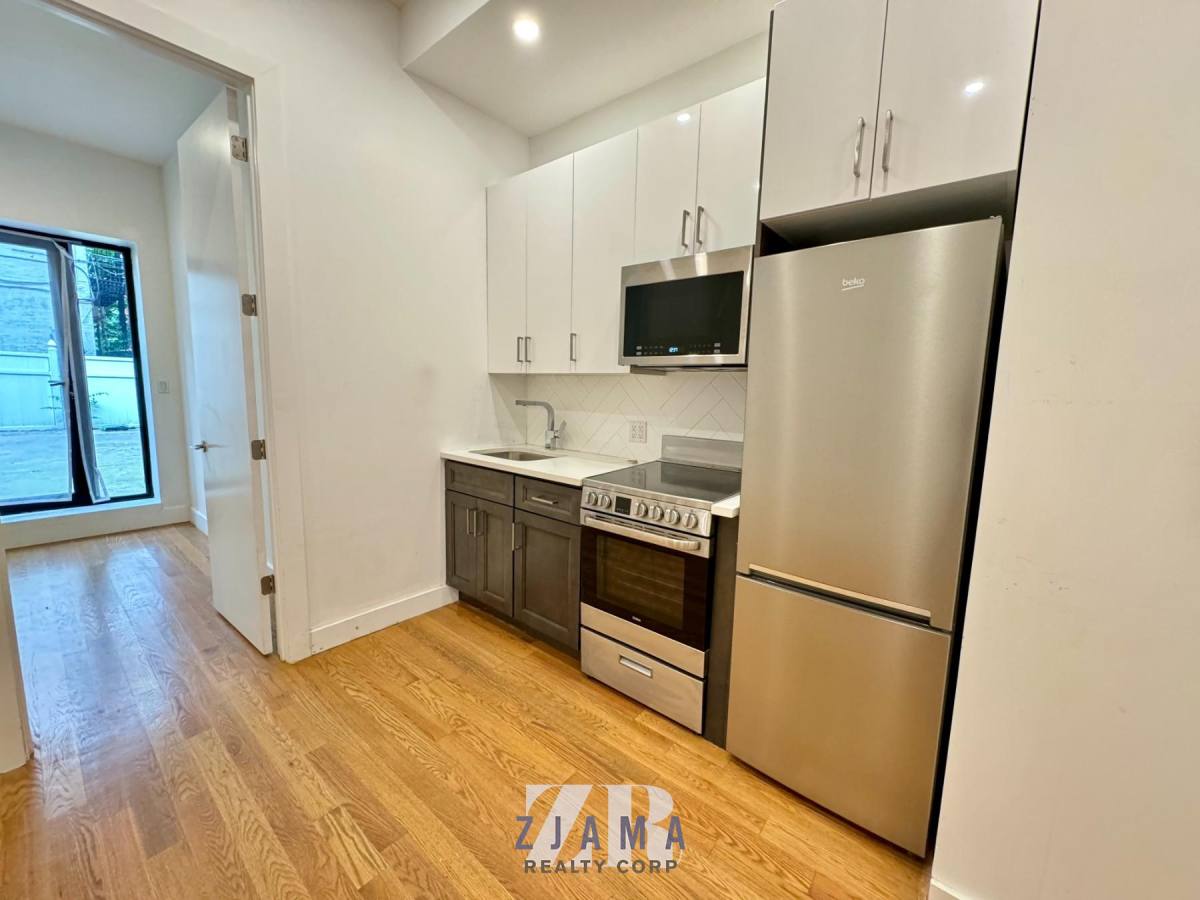 Townhouse for rent at 435 Dekalb Ave #1L, Brooklyn, NY 11205