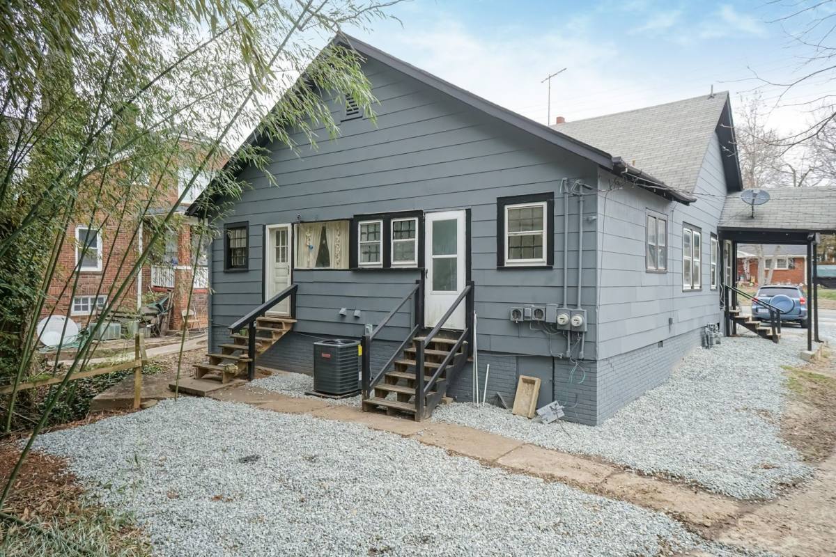 Apartment for rent at 607-609 N Main St, Burlington, NC 27217
