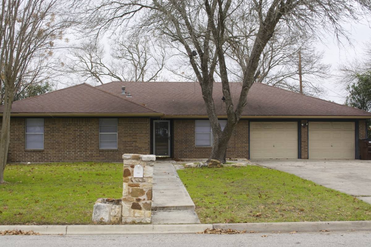 House for rent at 1307 Redbud Tr, Lockhart, TX 78644