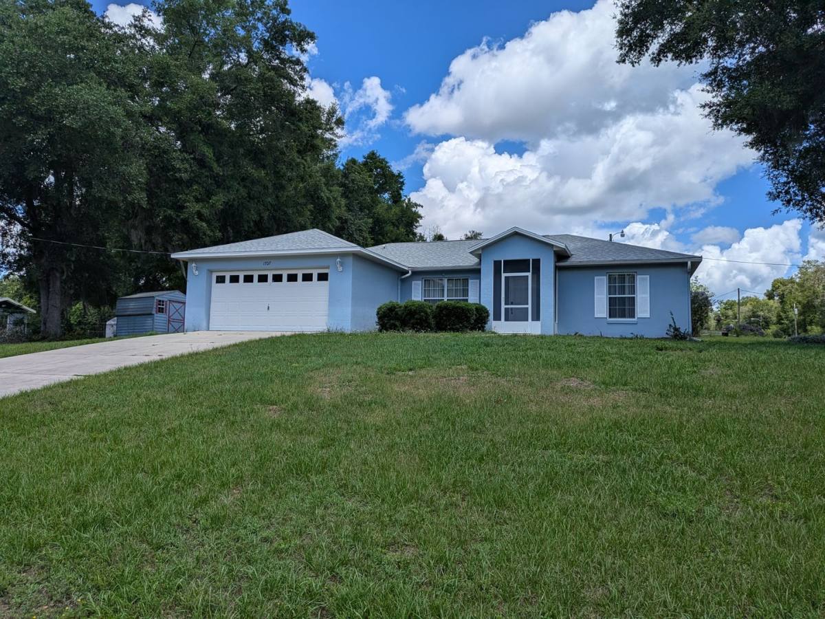 House for rent at 1707 W Beach Plum Dr, Dunnellon, FL 34434
