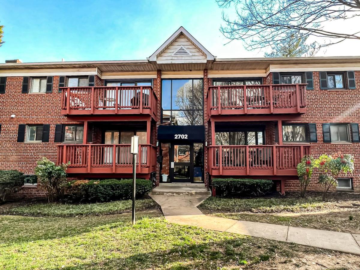 House for rent at 2702 Dartmouth Rd, Alexandria, VA 22314