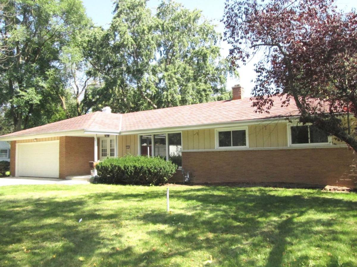 House for rent at 11638 N Bobolink Lane, Mequon, WI 53092