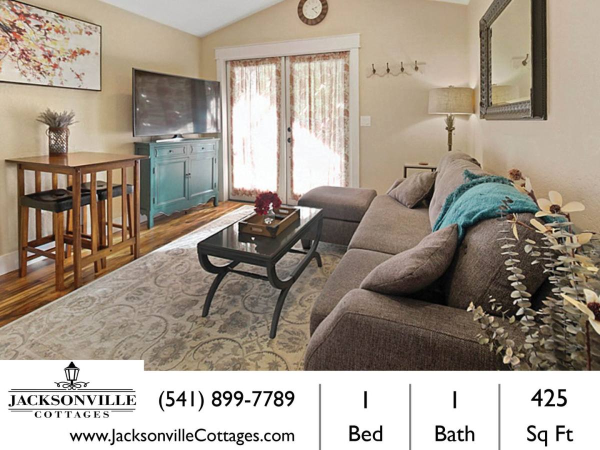 House for rent at 810 S 3rd St, Jacksonville, OR 97530