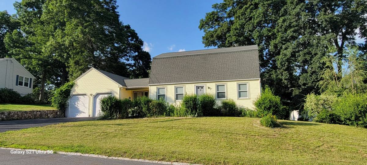 House for rent at 19 McKenna Dr, Nashua, NH 03062