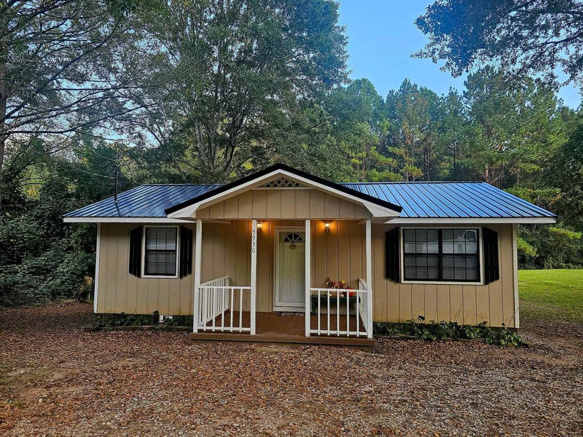 House for rent at 5930 Alexandria Jacksonvle Highway, Jacksonville, AL 36265