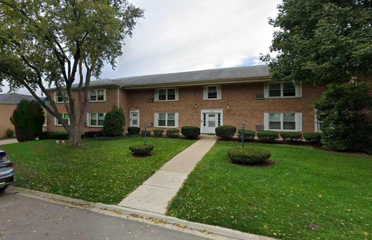 Apartment for rent at 152-162 & 202-206 Walton St, Barrington, IL 60010