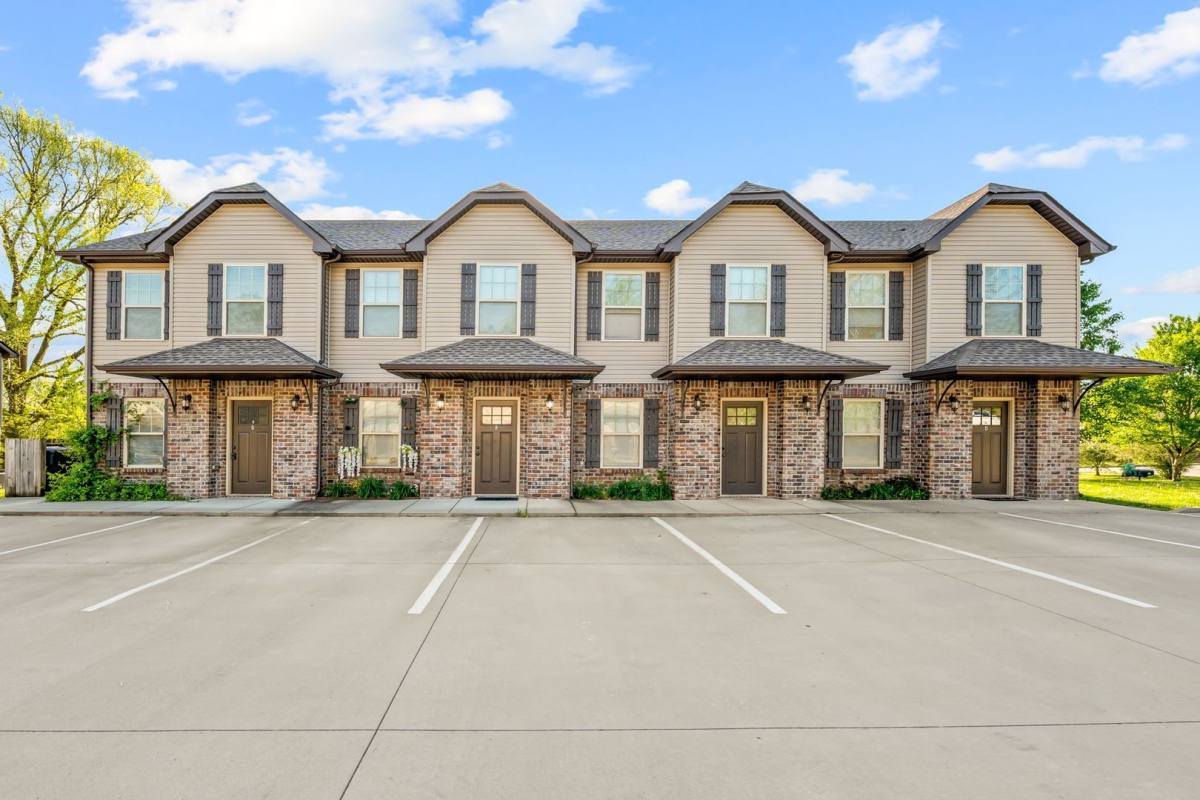 Apartment for rent at 1760 Spring Water Dr, Clarksville, TN 37040