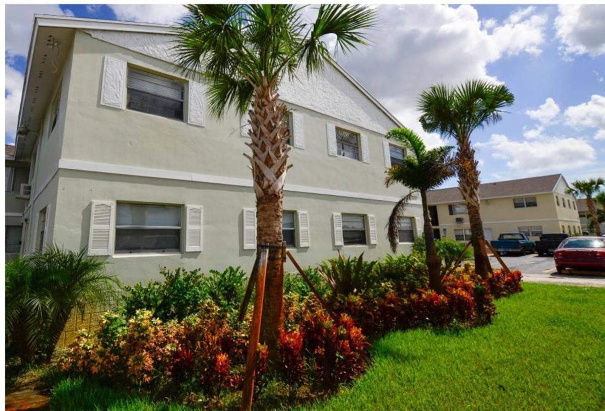 Apartment for rent at 1520 W Blue Heron Blvd, West Palm Beach, FL 33404