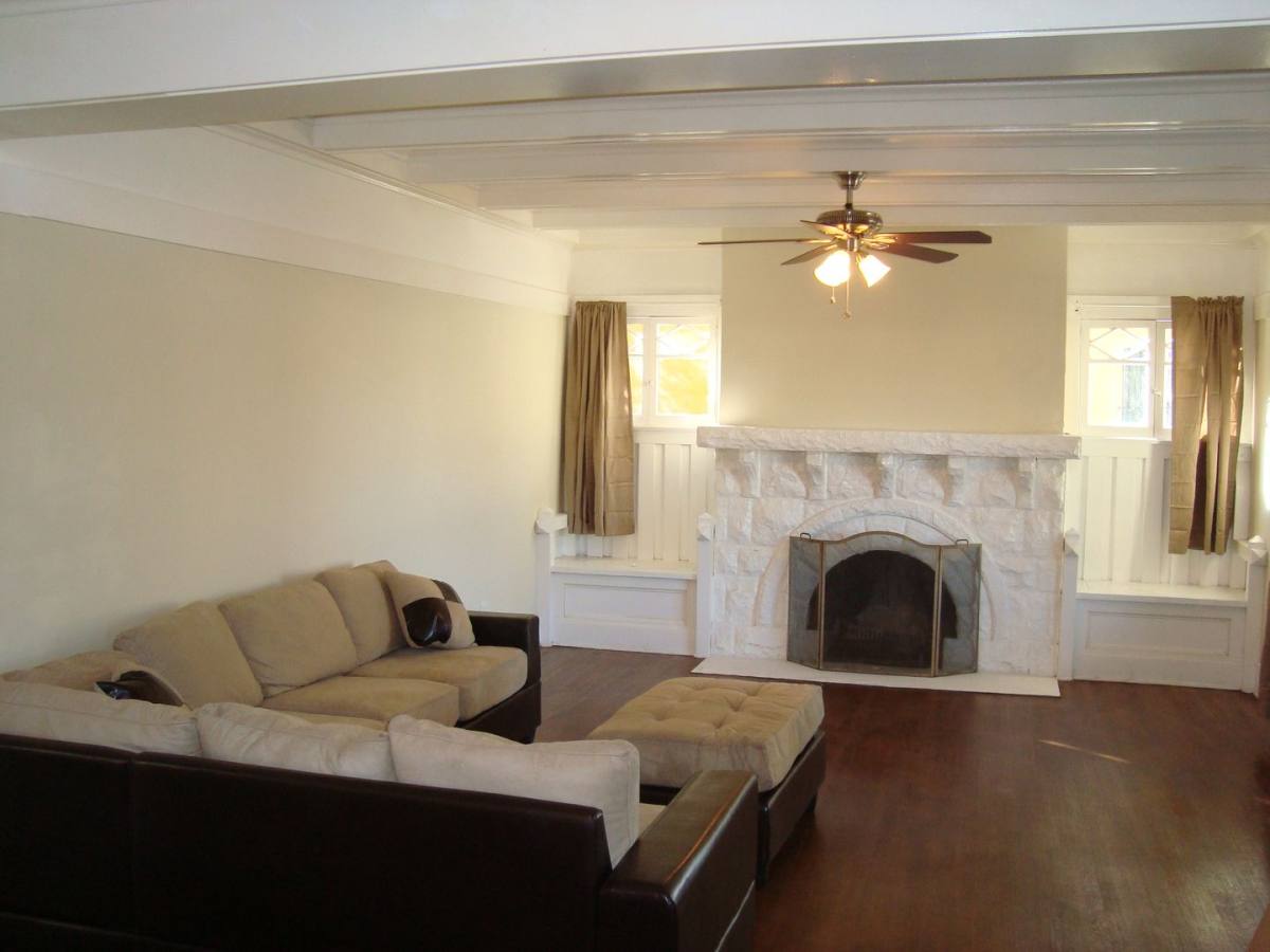 Apartment for rent at 1380 W 30th St, Los Angeles, CA 90007