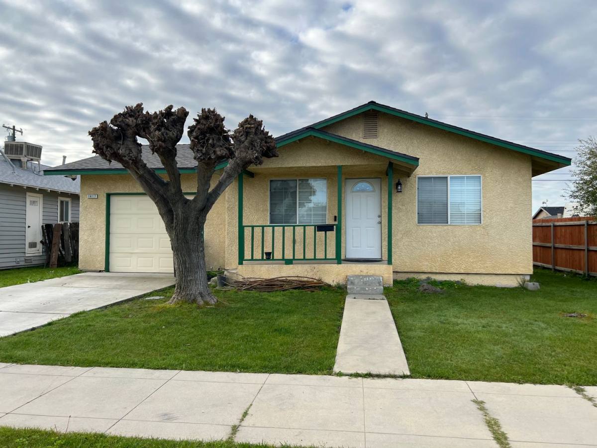 House for rent at 1417 Hall Ave, Corcoran, CA 93212