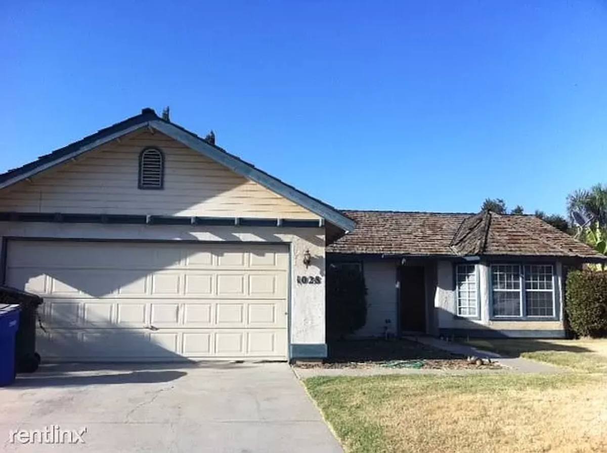 House for rent at 1028 Heartwood Way, Hanford, CA 93230