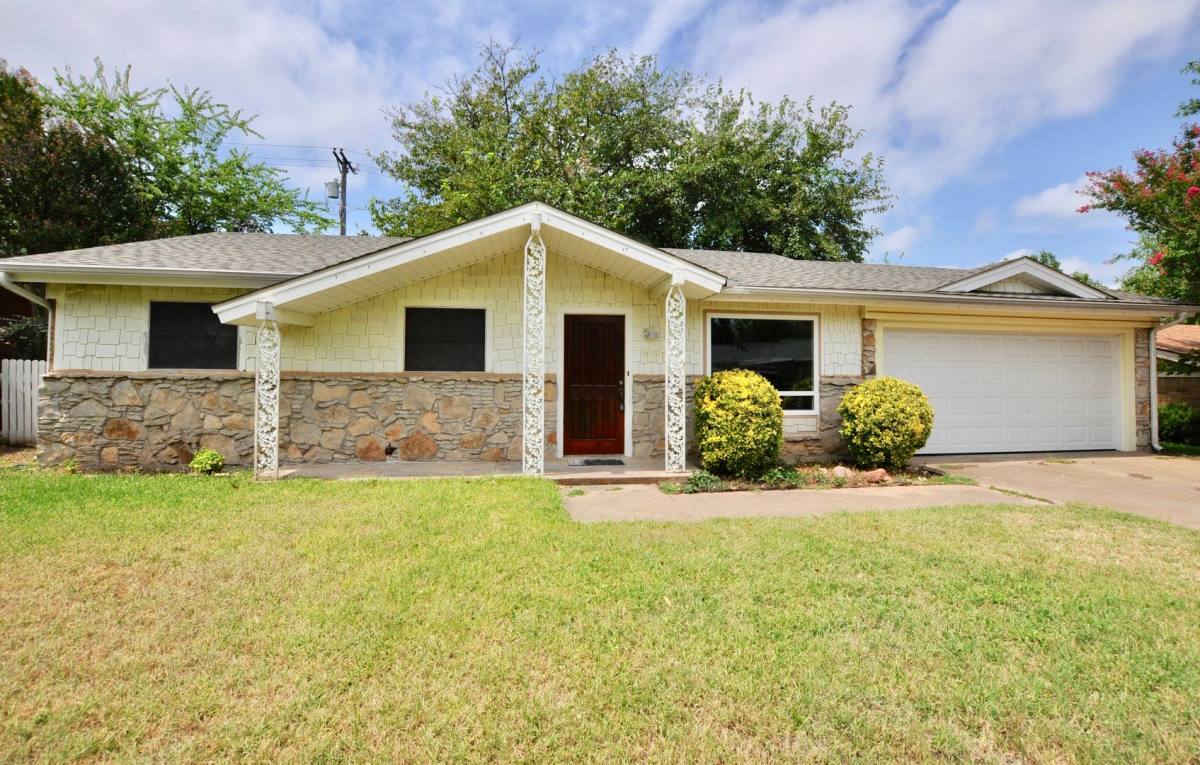 House for rent at 1204 Bois D'arc St, Weatherford, TX 76086