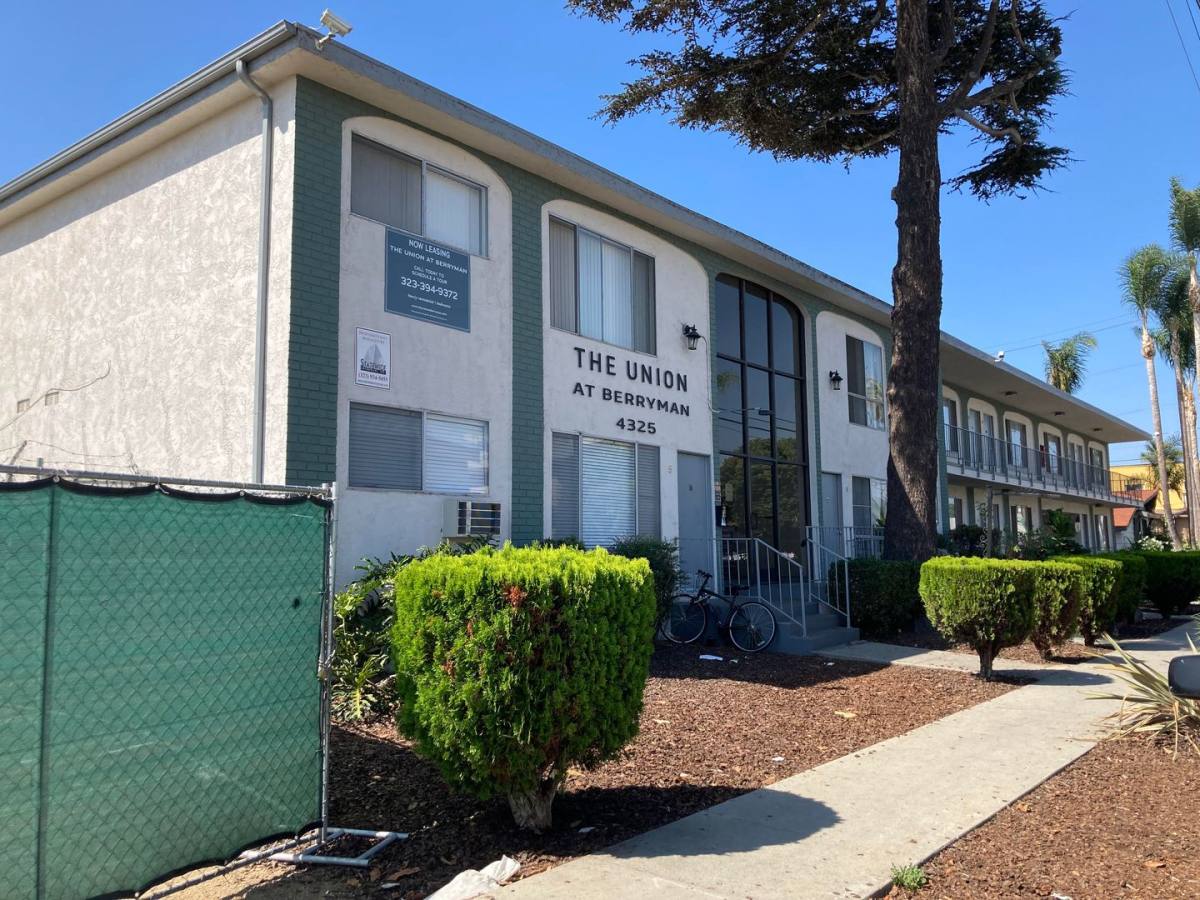 Apartment for rent at 4325 Berryman Ave, Los Angeles, CA 90066