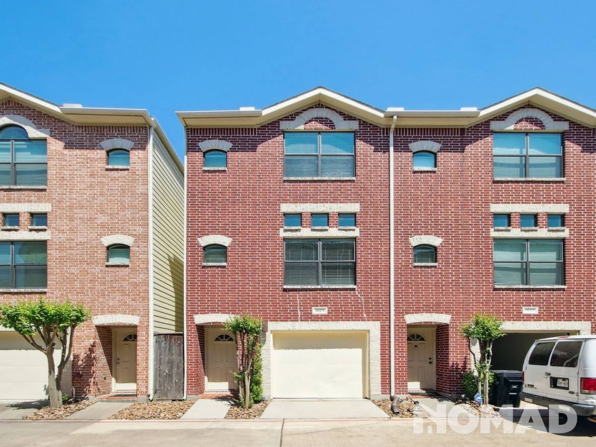 Townhouse for rent at 8715 Meadowcroft Dr, Houston, TX 77063