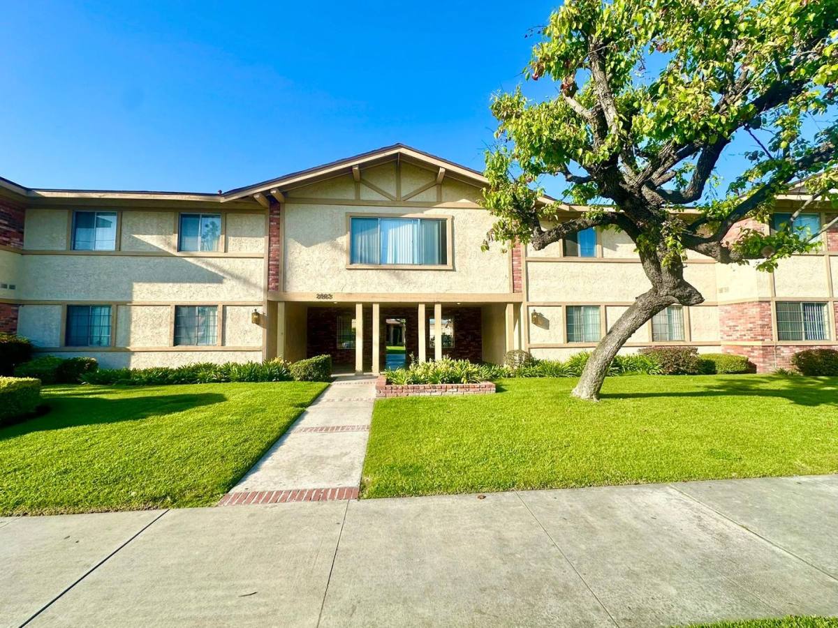 Apartment for rent at 2863 W Ball Rd, Anaheim, CA 92804