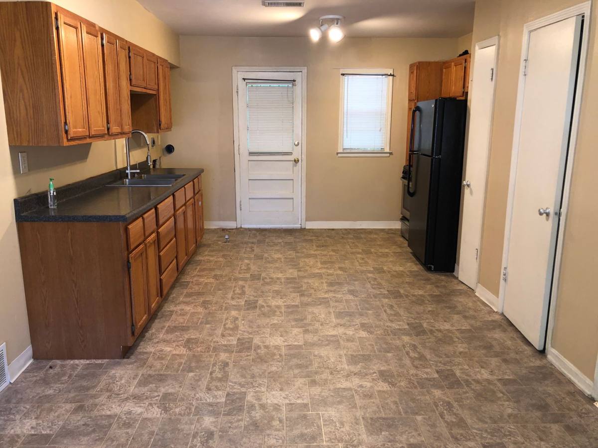 Apartment for rent at 4015 Summer Ave, Memphis, TN 38122