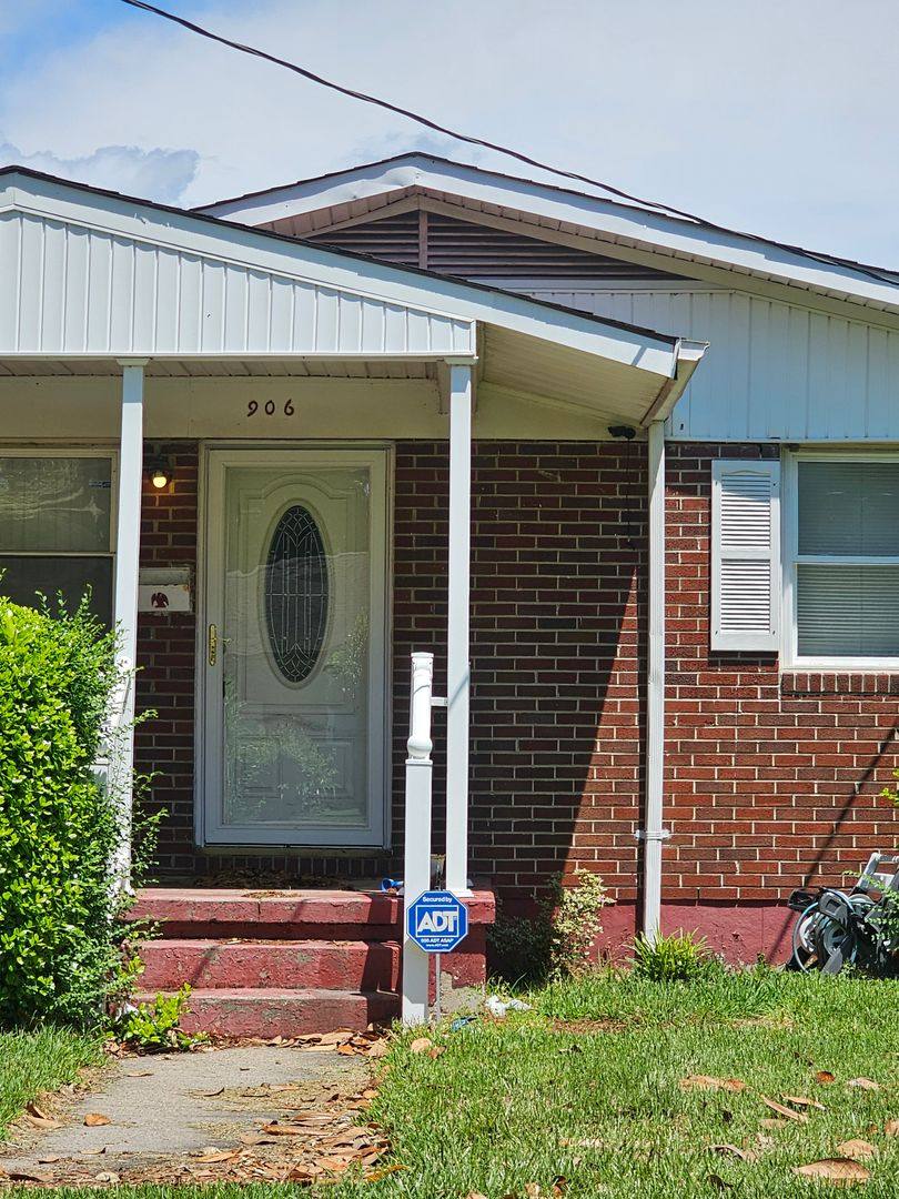 House for rent at 906 Roosevelt Blvd, Portsmouth, VA 23701