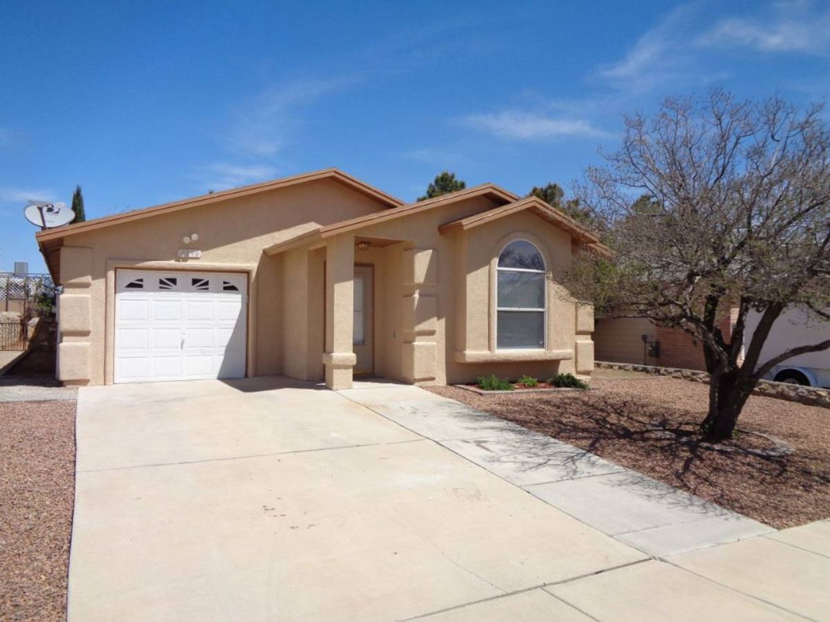 House for rent at 3096 Tierra Bowles Dr, El Paso, TX 79938